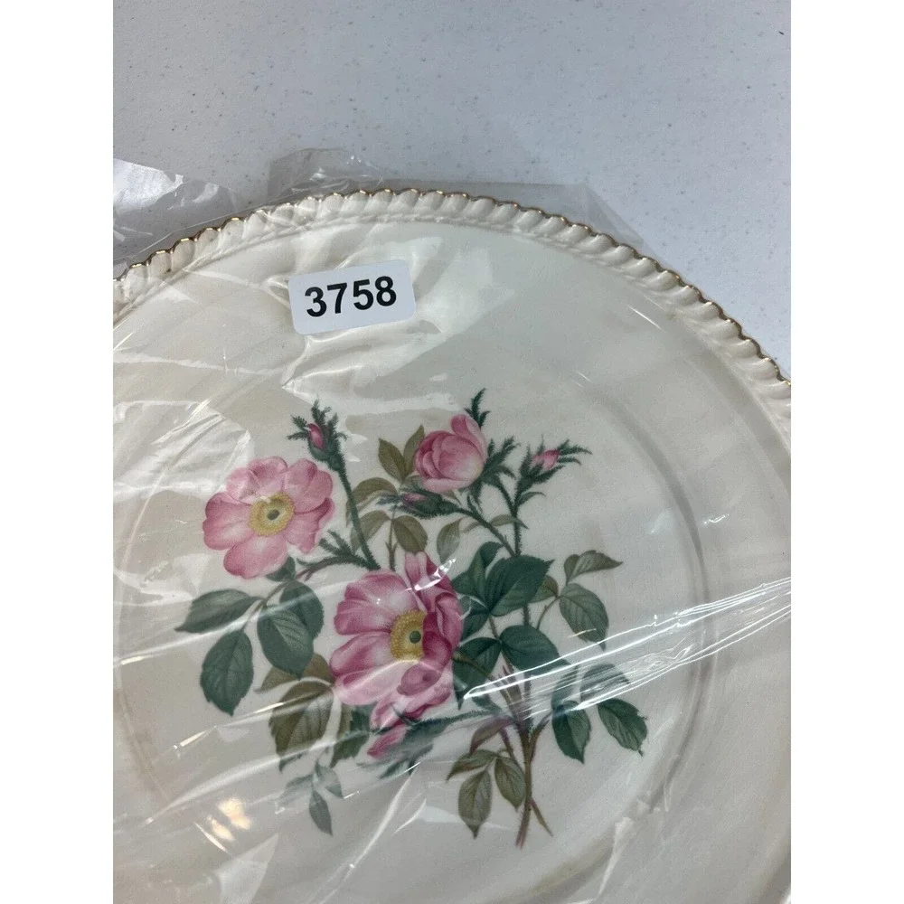 Vintage The‎ Harker Pottery Co. 22 KT. Gold Floral Scalloped Edge Dinner Plate